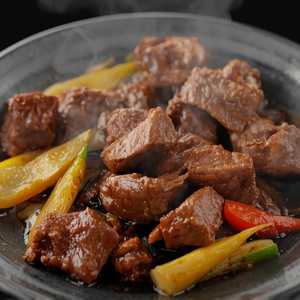 Beef Chunks w. Black Pepper