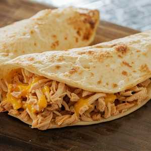 Pollo Desmechado Quesadilla