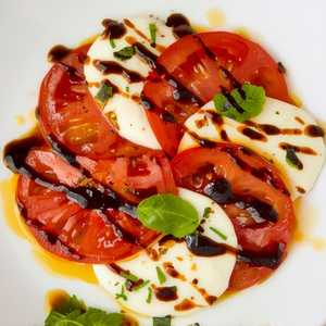 Buffalo Mozzarella & Beefsteak Tomato