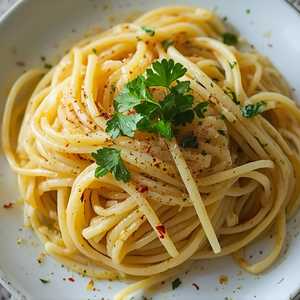 SPAGHETTI AGLIO OLIO