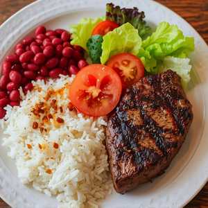 Arroz Blanco, Habichuelas, Bistec y Ensalada