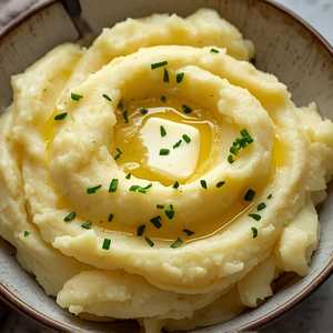 GARLIC MASHED POTATOES