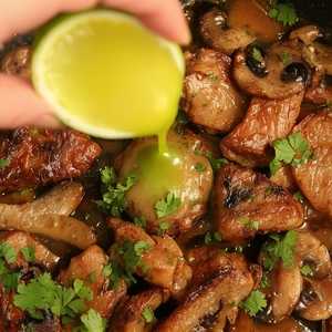 Mama’s Ribeye con Hongos