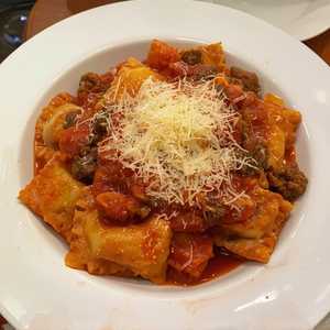 Ravioli with Meat Sauce (Large)