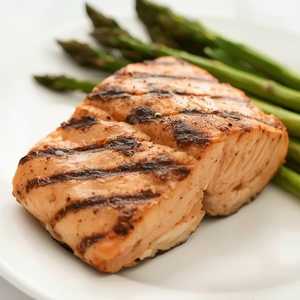 Grilled Salmon (10 oz) / Salmón a las Brasas (10 oz)