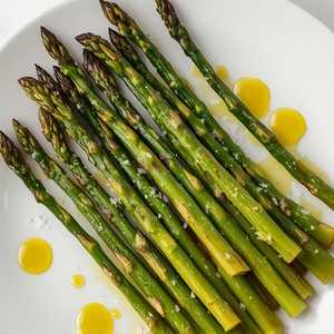 SIMPLY GRILLED ASPARAGUS