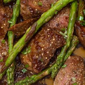 Rib Eye Steak With Fresh Asparagus 黑椒芦笋炒士的