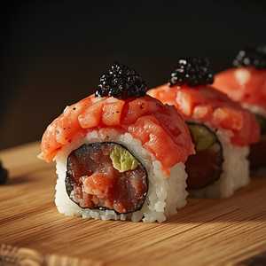 Spicy Toro & Caviar Gunkan*