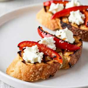 Bruschetta Peperoni Rossi con Caprino