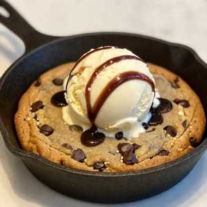 Skillet Chocolate Chip Cookie