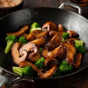 BEEF & BROCCOLI