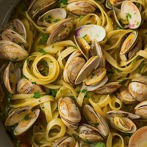 LINGUINE WITH FRESH CLAMS