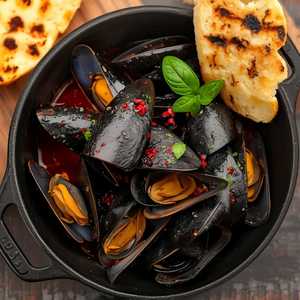 STEAMED PEI MUSSELS