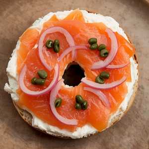 Toasted bagel w/smoked salmon, cream cheese, capers and red onions