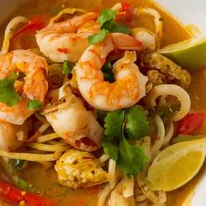 Curry Seafood Stir-Fried Rice Noodle