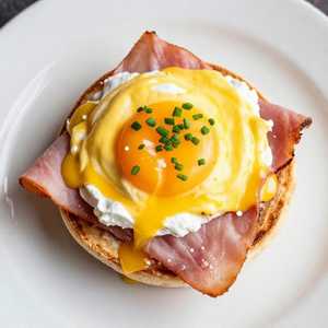 Eggs Benedict with Smoked Ham