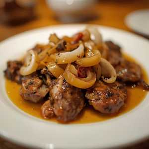BISTEC DE HIGADO ENCEBOLLADO
