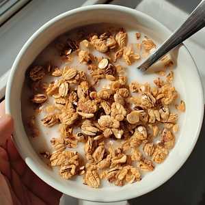 Granola with milk