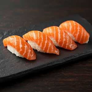 Salmon Nigiri (4 pc)
