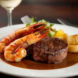Petit Filet (4 oz.) with 2 Large Prawns, Potato and Vegetable
