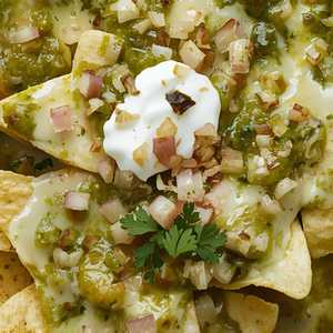 Chilaquiles con Salsa Verde y Queso