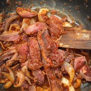 Bisteck En Salsa De Arbol