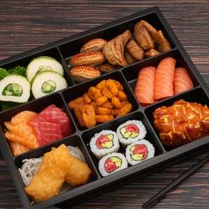 Traditional Lunch Boat