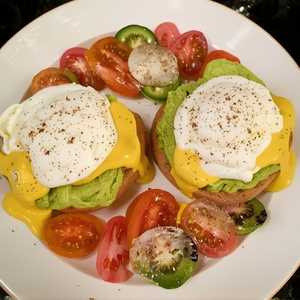 Smashed Avocado Benny*