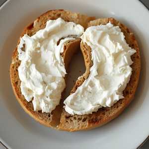 Toasted bagel with cream cheese