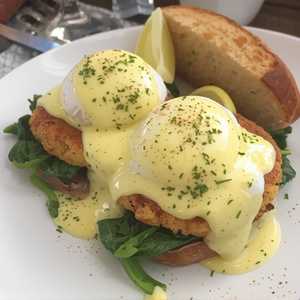 Crab Cake Benedict