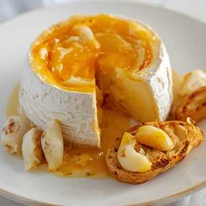 Baked camembert, roasted garlic, toast points
