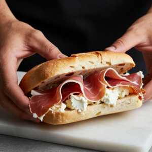 Panino Bresaola con Caprino e Vodka
