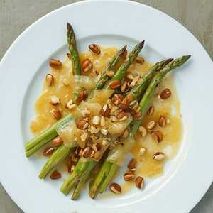 Asparagi Lardo E Nocciole