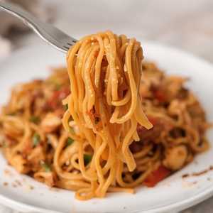 Hakka Noodles (Chicken)