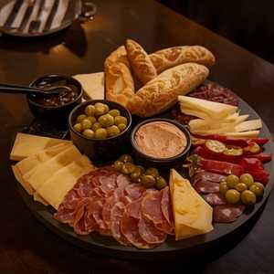 Planche de Fromages et Charcuteries