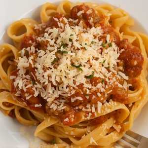 FETTUCCINE ALLA BOLOGNESE