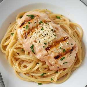 PASTA CON POLLO EN SALSA ROJA O BLANCA O ROSADA