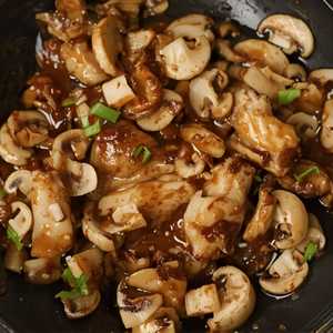 Chicken With Fresh Mushroom 蘑菇爆鸡柳