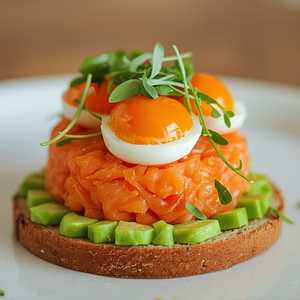 SALMON TARTARE