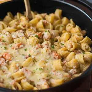 Cast Iron Baked Crab Mac And Cheese