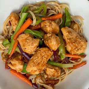 GÀ / Chicken Stir-Fried Noodles