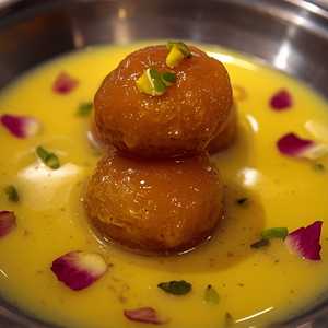 Gulab Jamun w Rabdi