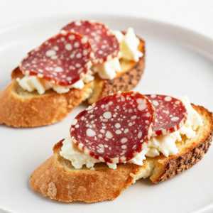 Crostini Salame Toscano e Fontina