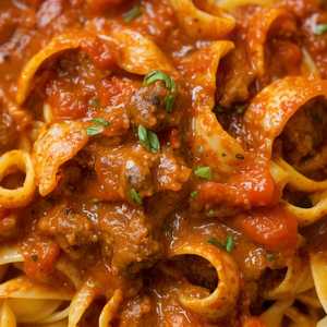 FETTUCCINE BOLOGNESE