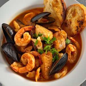 Seafood Cioppino with Garlic Bread
