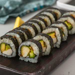 AVOCADO CUCUMBER ROLL