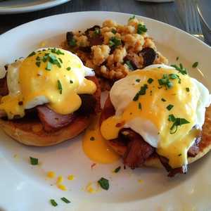 Eggs Benedict Jalapeno
