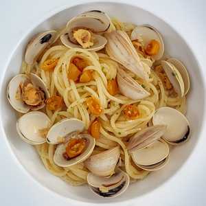 LINGUINI AND CLAMS