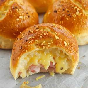 Baked Ham And Cheese Bun 芝士黄金焗餐包