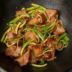 Stir-Fried Smoke Meat & Garlic Sprouts